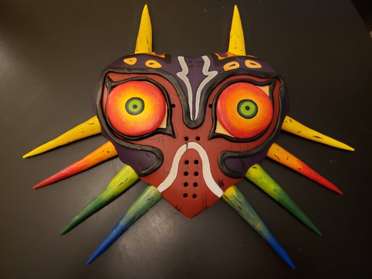 Aleeriana_cosplay and her Majoras mask